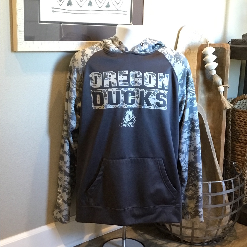 Colosseum Oregon Ducks Gray Camo Sleeve Hoodie
